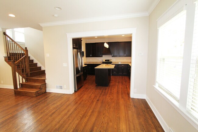 Building Photo - Amazing is an understatement for this 5-st...