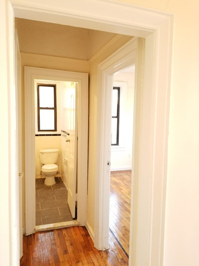 Foto del edificio - 3021 Holland Ave