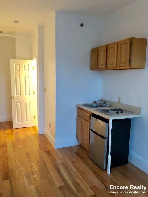 Building Photo - 1061 Beacon St