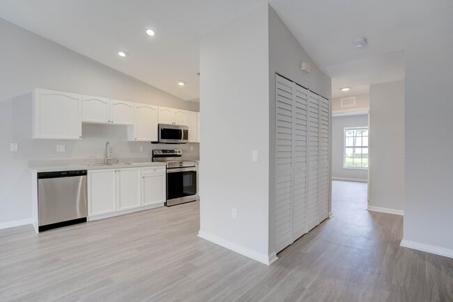 Building Photo - 9240 Roan Ln