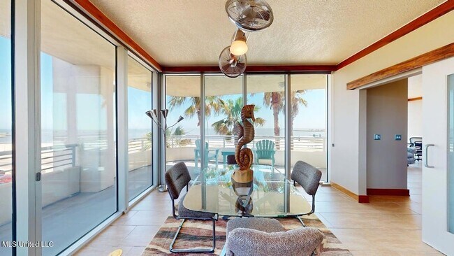 Foto del edificio - 2060 Beach Blvd