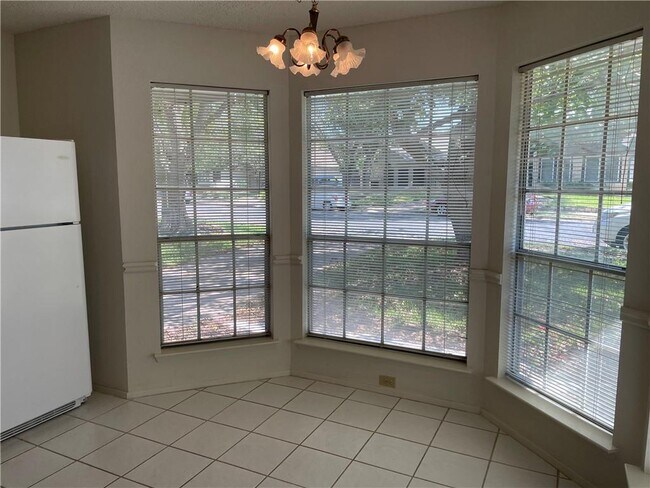 Building Photo - 16808 Village Oak Loop