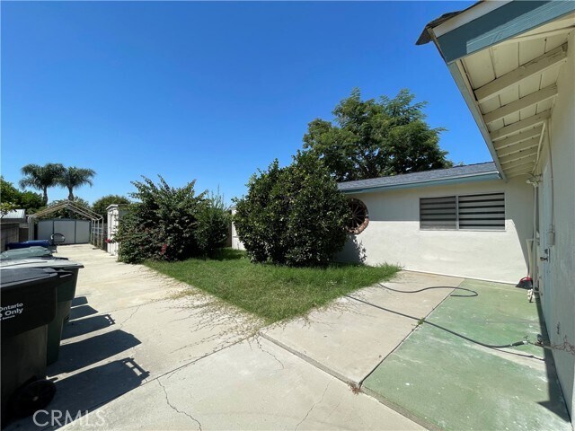 Foto del edificio - 2020 S Oaks Ave