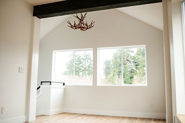 Foto del edificio - 4432 40th Ave SW