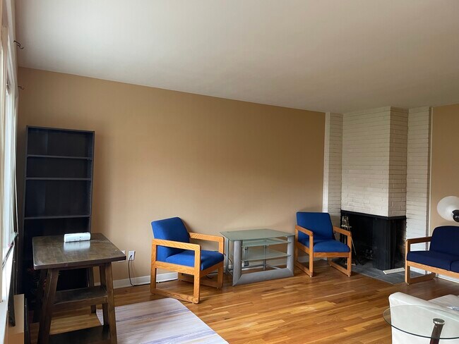 Foto del edificio - 2251 N Triphammer Rd