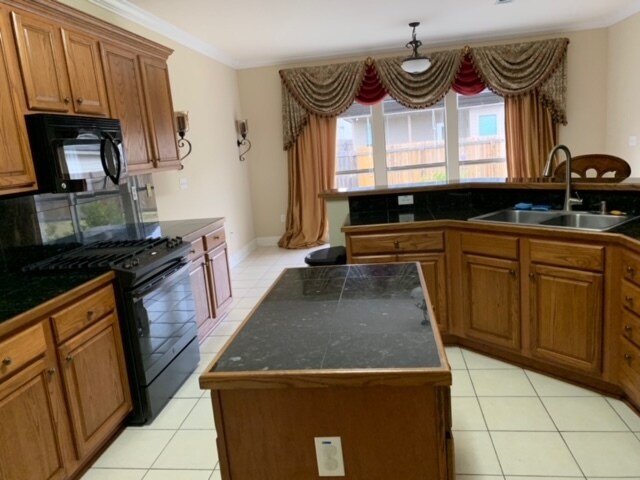 Kitchen Island - 18184 Pine Ridge Dr