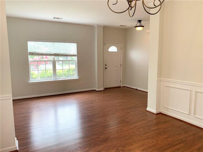Building Photo - 329 Tuggle Ct