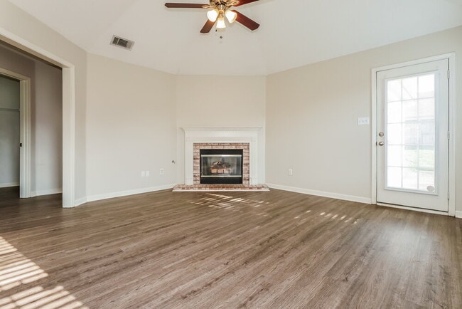 Building Photo - 10104 Cross Hill Dr