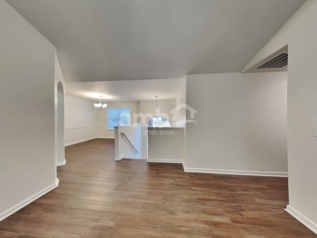 Building Photo - 30 Cheyenne Dr