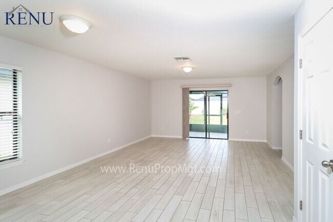 Foto del edificio - Fall into savings with 1/2 off your first ...