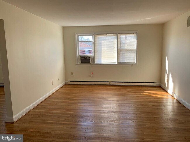 Building Photo - 4815 Lindsay Rd