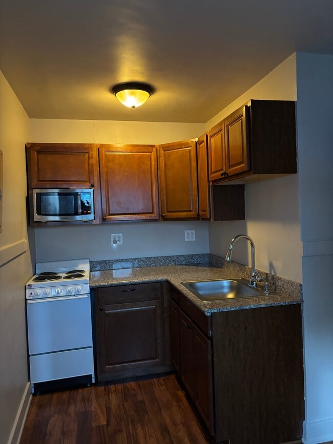 Building Photo - 4541 Brooklyn Ave NE