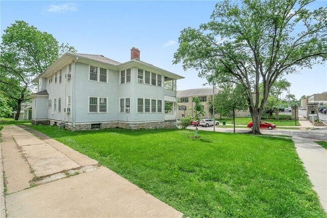 Foto del edificio - 1300 Rockhurst Rd