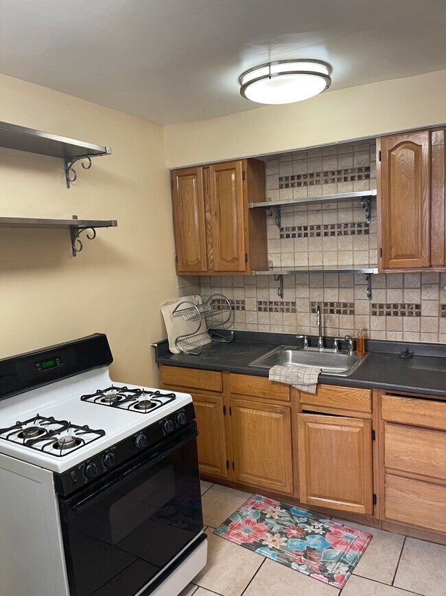 Foto del edificio - 7544 Fayette St
