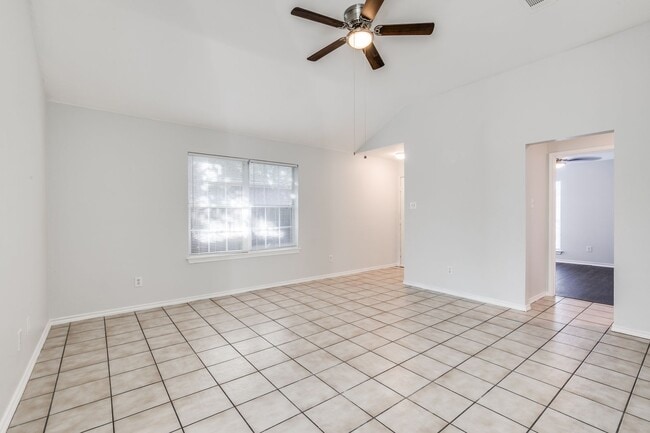 Building Photo - 1714 Tina Marie Rd