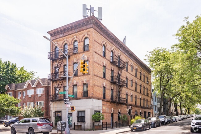 Building Photo - 166 Cornelia St