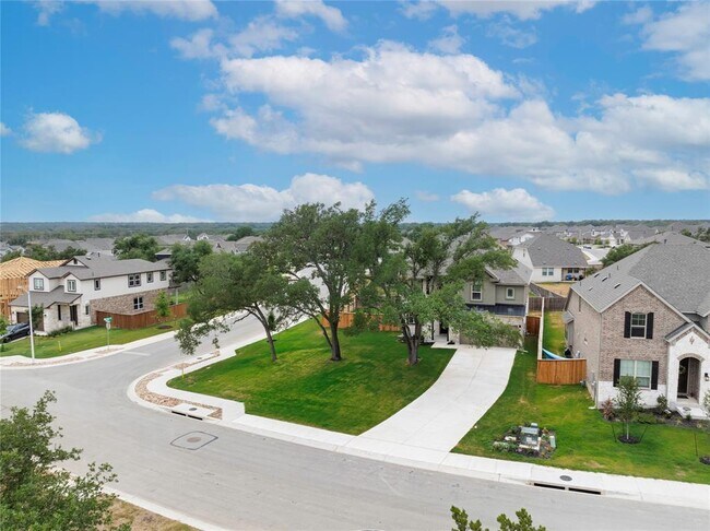Building Photo - 1716 Garrett Oaks Ln