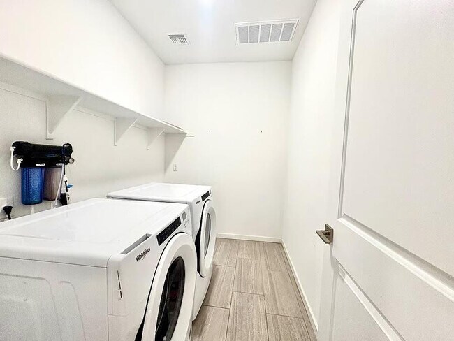 Foto del edificio - 1325 S 223rd Dr