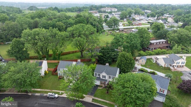 Foto del edificio - 733 Sunnyfield Ln