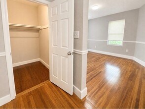 Building Photo - 32 Callender St