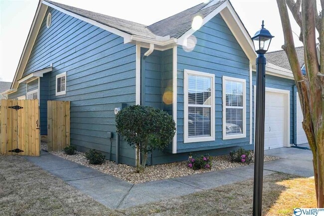 Building Photo - 101 Bridle Trace Ln