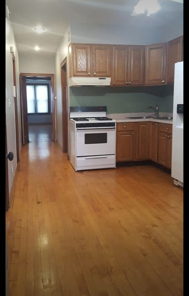 Building Photo - 3017 N Gresham Ave