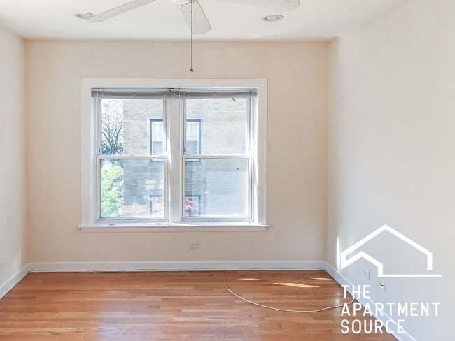 Foto del edificio - 3928 N Pine Grove Ave