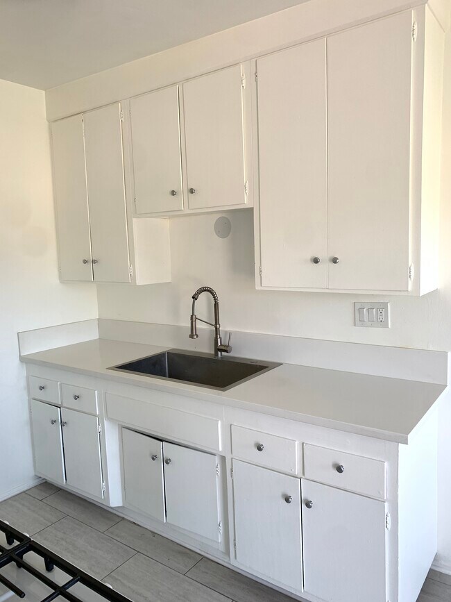 Foto del edificio - 3272 Atwater Ave