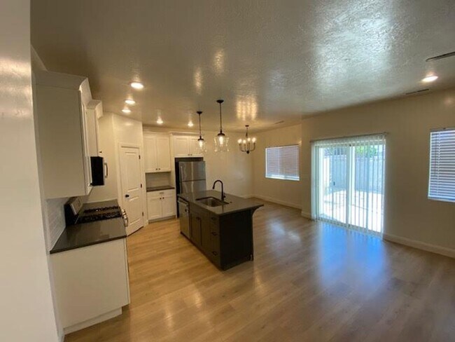 Foto del edificio - 3 Bed - 2.5 Bath, Newer Construction