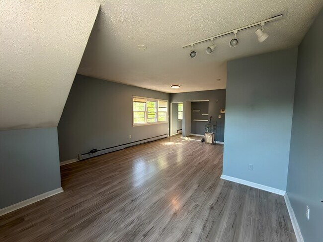 Foto del edificio - 164-166-166 Woodlawn St