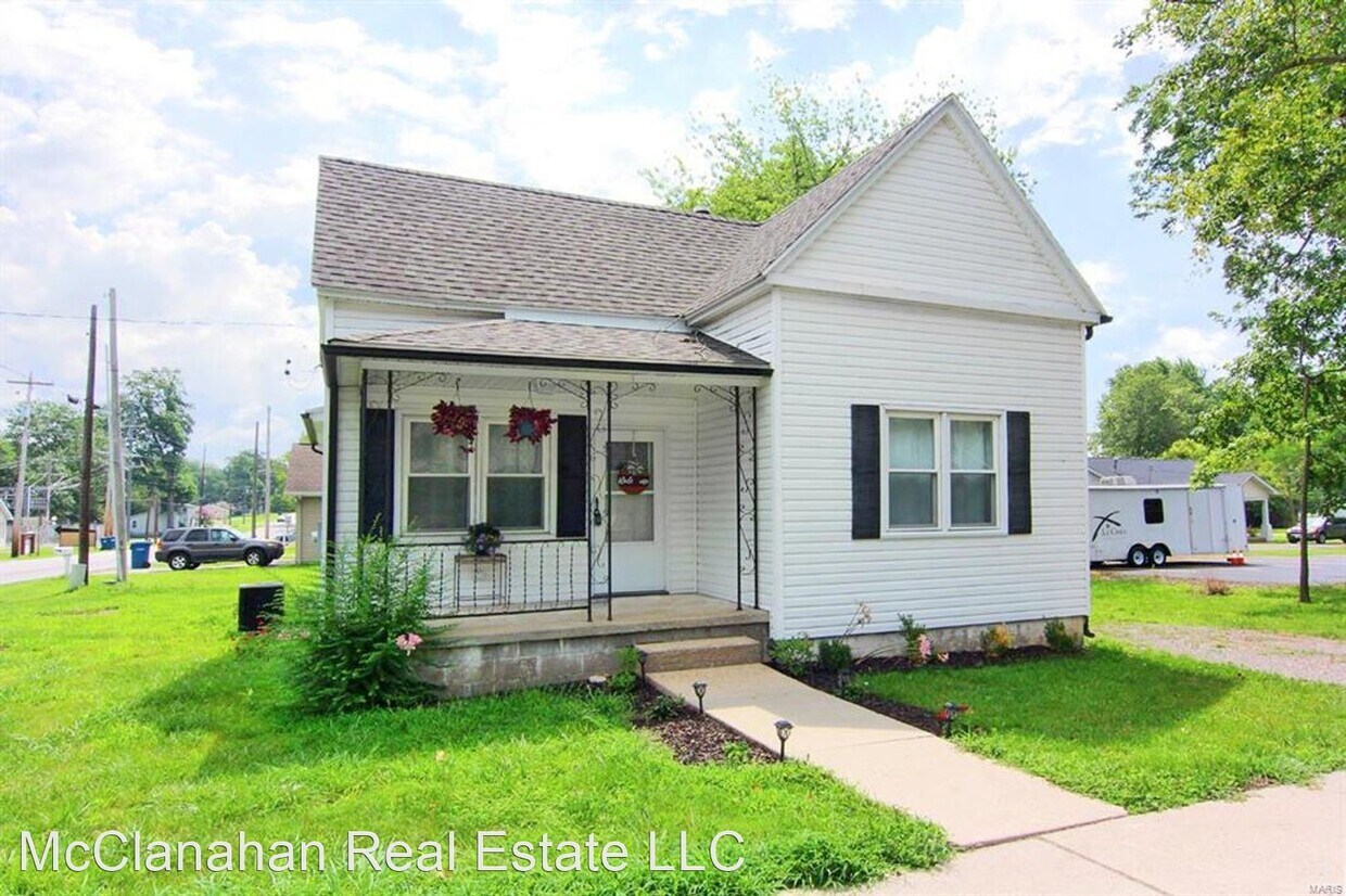 Primary Photo - 2 br, 1 bath House - 12 S. Chester St.
