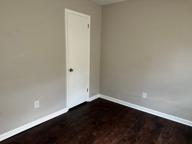 Building Photo - 12105 Carriage Ct SE