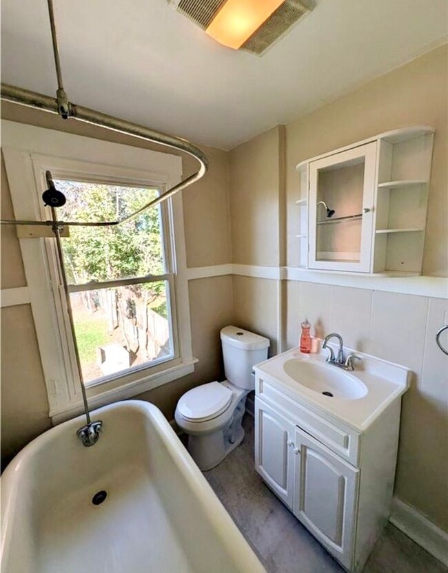 Building Photo - Now Available – Spacious 2 Bedroom Single-Family Home in Pittsburgh’s East End