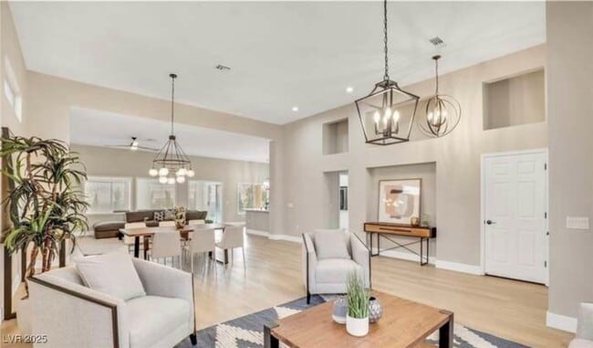 Building Photo - 2608 Desert Sands Dr