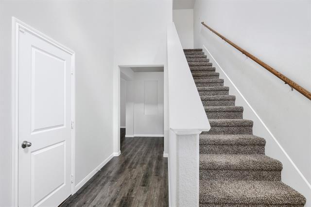 Building Photo - 3947 Oak Crk Cir