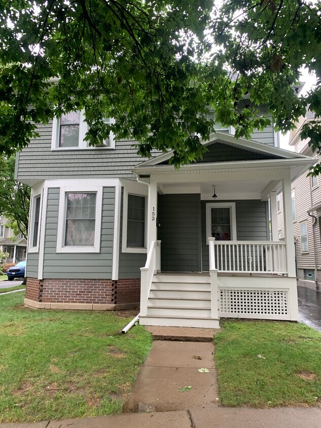 Primary Photo - 152 Rosedale St