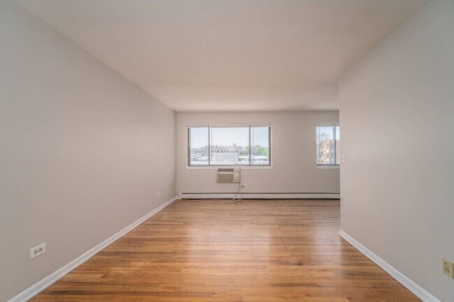 Foto del edificio - 5450 N Winthrop Ave