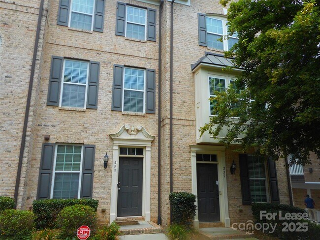 Foto del edificio - 257 N Irwin Ave