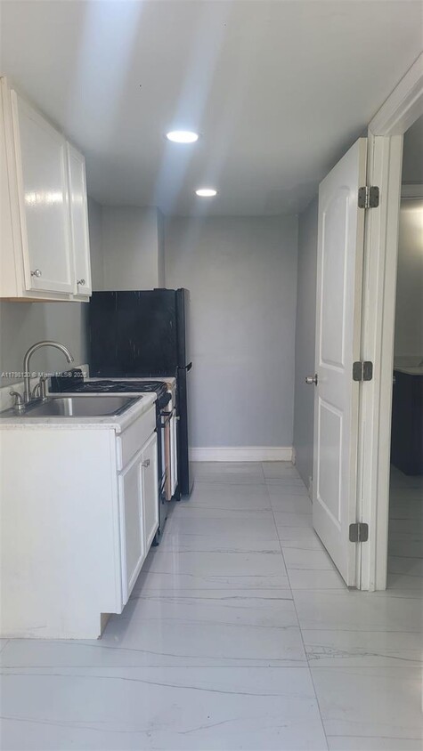 Primary Photo - 6241 SW 17th St