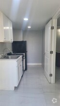Building Photo - 6241 SW 17th St