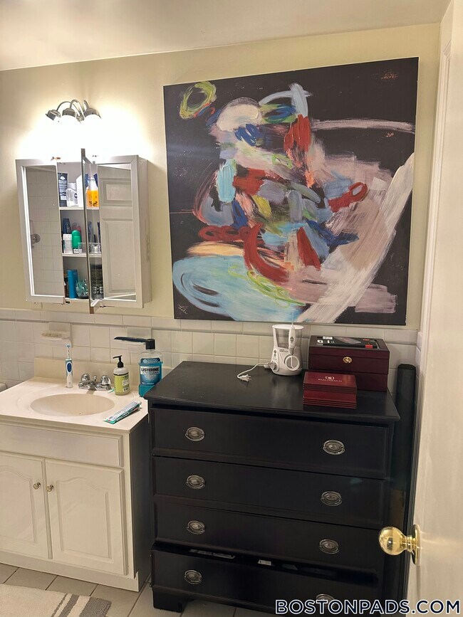 Building Photo - 51 Queensberry St