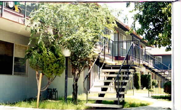 Building Photo - Villa Pines Apartments