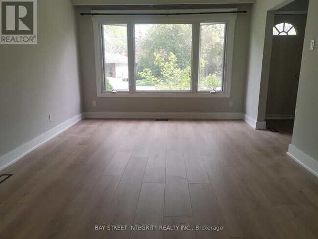 Photo du bâtiment - 3527 Rexway Dr