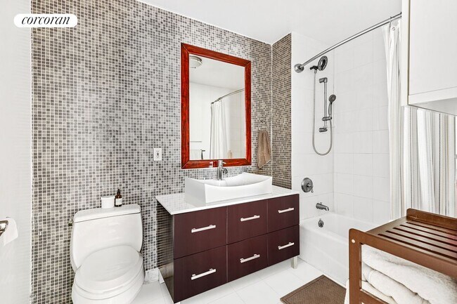 Foto del edificio - 407 E 12th St