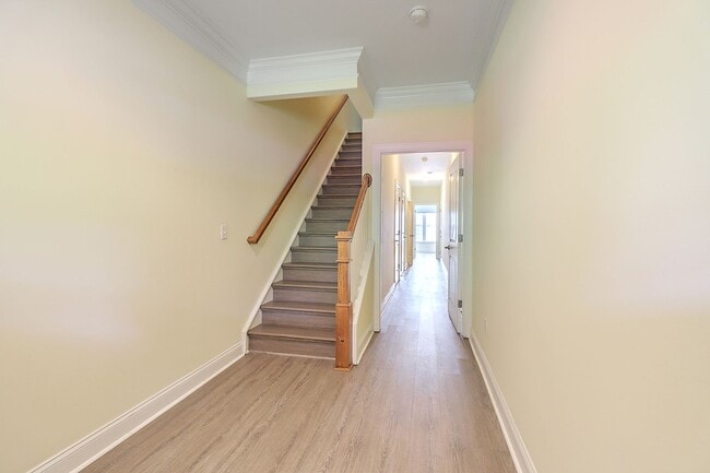 Building Photo - 3 Story Mount Pleasant Townhome!
