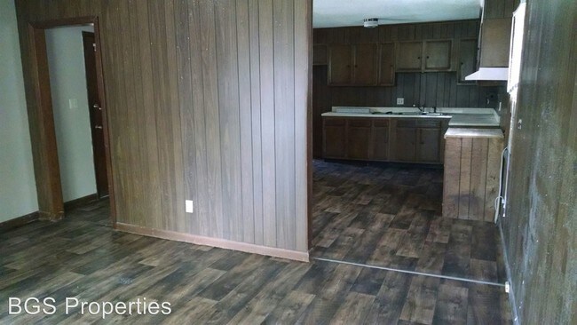 Building Photo - 3 br, 1 bath House - 1110 Upper Finley Rd
