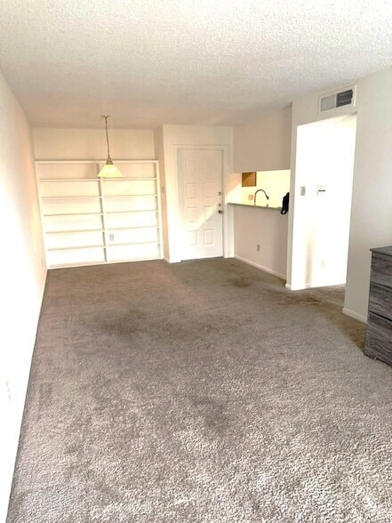 Building Photo - 2826 S Bartell Dr
