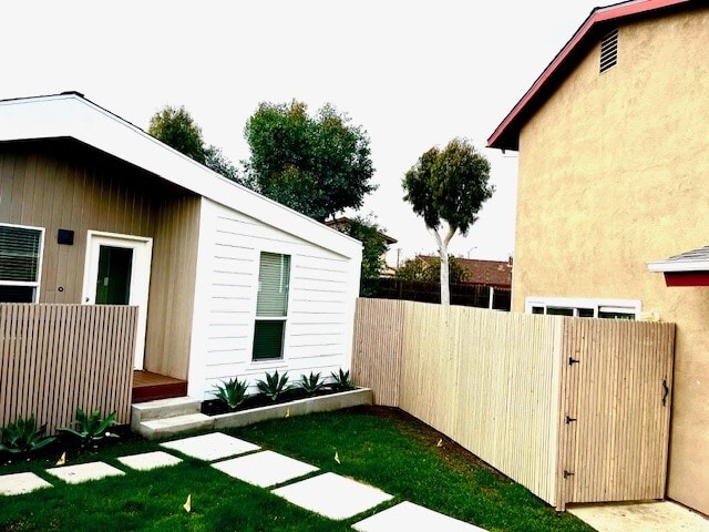 Building Photo - 15221 Polly Ave