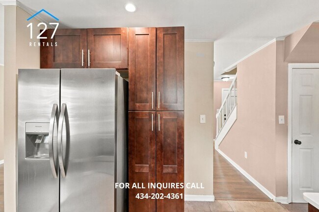 Foto del edificio - Spacious 4-Bedroom Single Family home with Large Backyard & Ample Storage