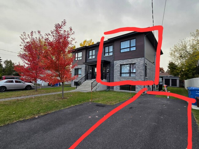 Building Photo - 3860 Rue Prince-Charles